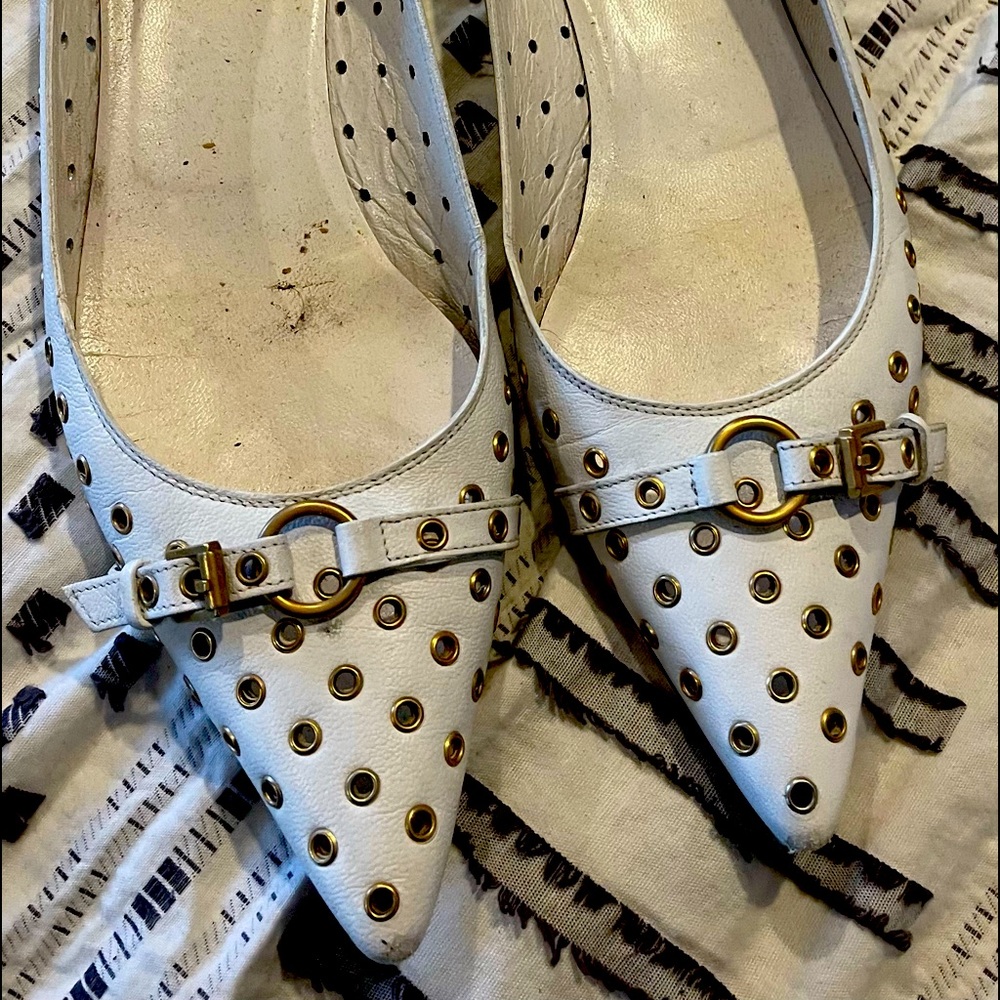 Gucci white leather flats with silver studs size 39 ( size 8) used